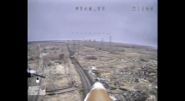    Наши войска уничтожают вражескую технику в Курахово//Видео: ТГ-канал "Сладков +"