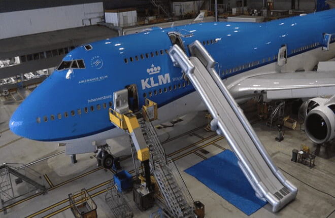 Аварийный трап самолета Boeing-747