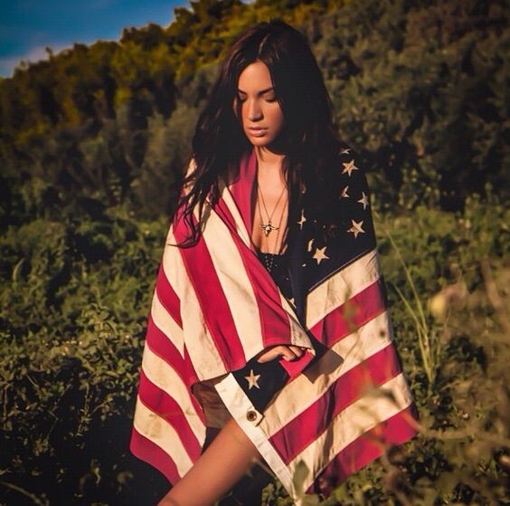 Это американочка - лучшее, что осталось от США (https://i.pinimg.com/564x/85/bd/8b/85bd8b3afd4d7a85ea010633acd3edc1.jpg)