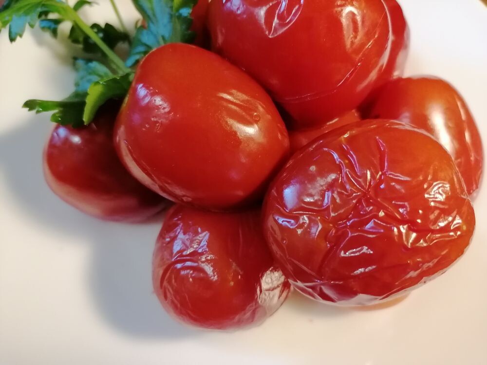 Солёные томаты.