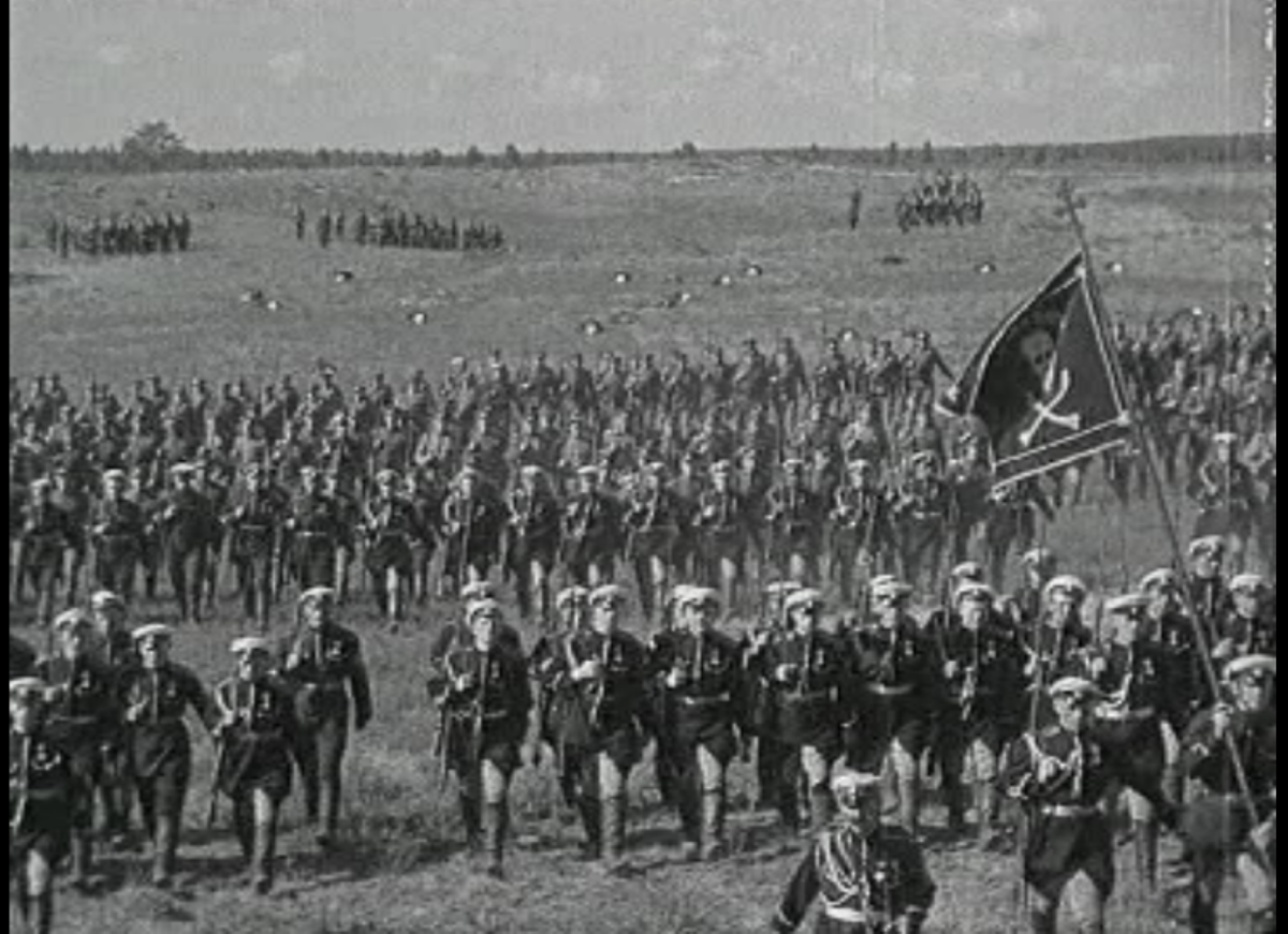 «психическая атака» из кинофильма «Чапаев» (1934 г.)