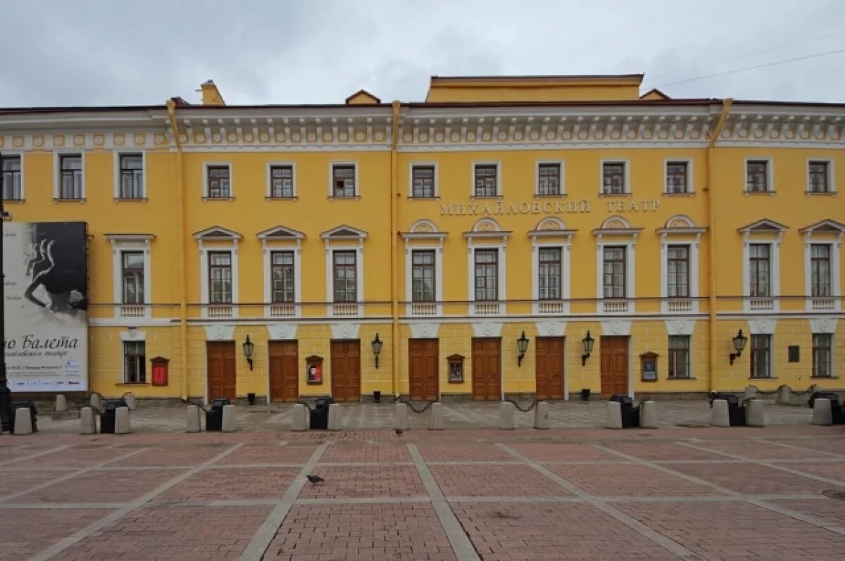    Актёру Михайловского театра сломали палец мечом на репетиции