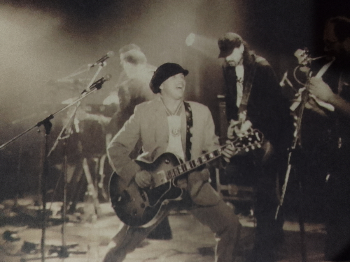 Фото с того самого концерта, из книги Г. Сукачева "Король проспекта"