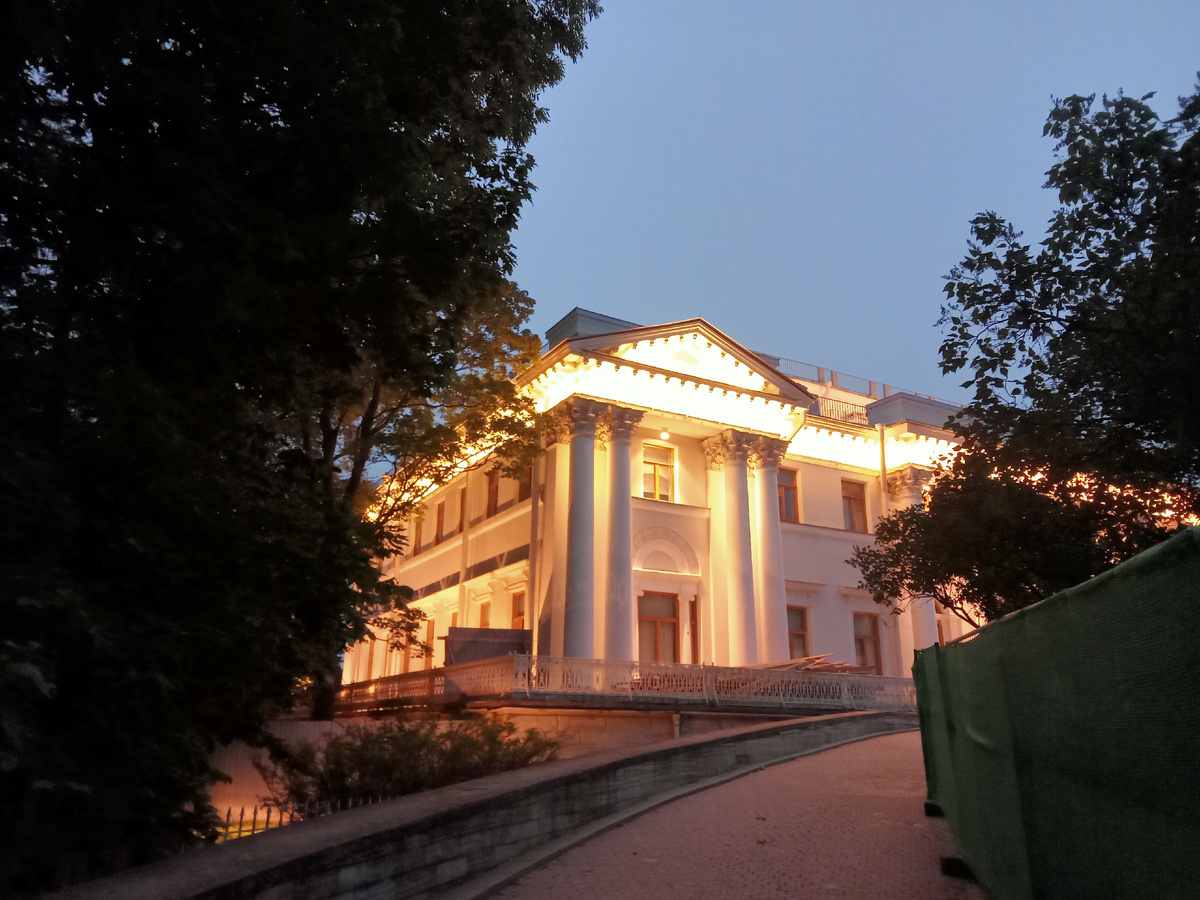 Елагиноостровский дворец. Сентябрь. Фото автора