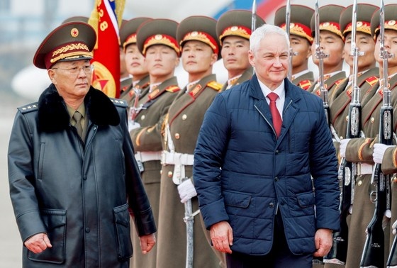    Андрей Белоусов и министр обороны КНДР генерал армии Но Гван Чхоль (справа налево)