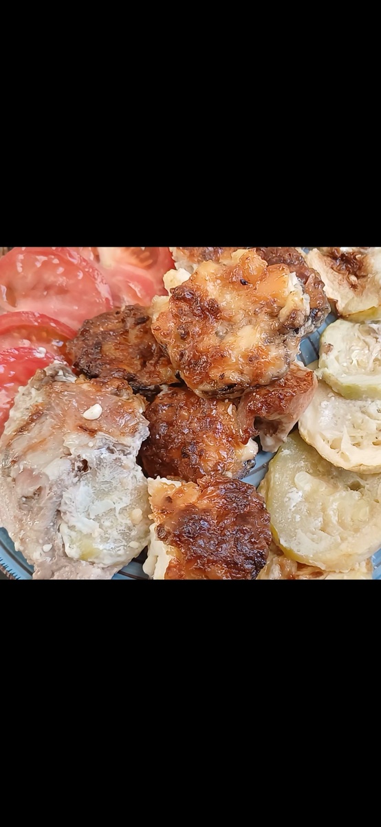 Свинина, у меня корейка с жирком,жарится,шкворчит)