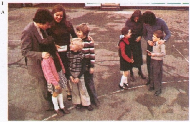 Две семьи (одна с тремя, другая с двумя детьми) образуют универсальное множество (А). Ею можно изобразить схематически (Б), обозначив каждый из элементов буквой. Для математических манипуляций над множеством в так называемых диаграммах Венна вполне достаточно букв. Эти диаграммы были введены в 1880 г. английским математиком Джоном Венном (1834 - 1923).