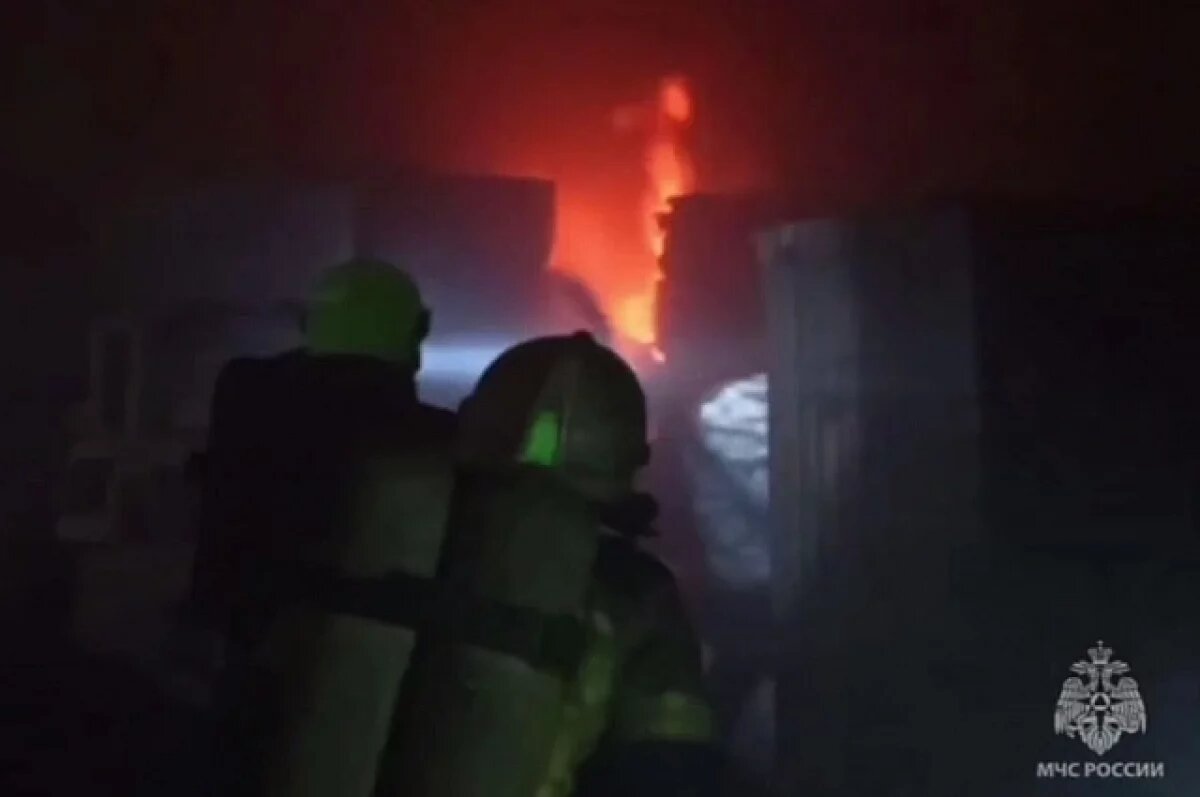    В МЧС сообщили о пострадавшем при пожаре в цехе в Екатеринбурге