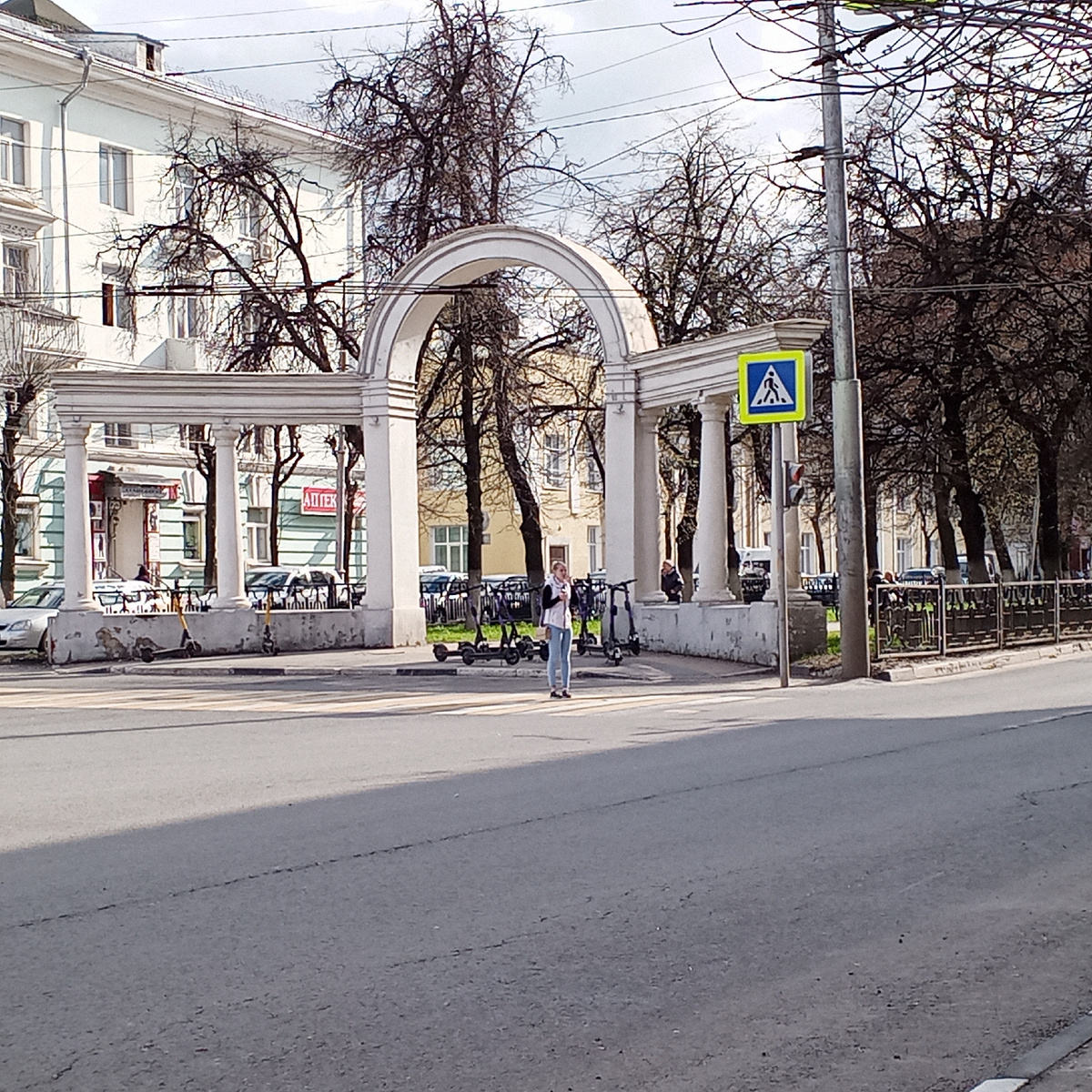 Улица Маяковского выходит к площади Театральная