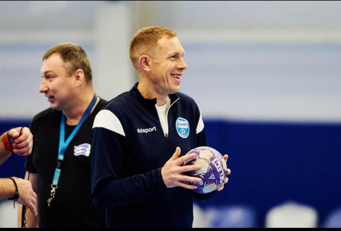    "У нас мяч летел куда угодно, только не туда, куда надо"