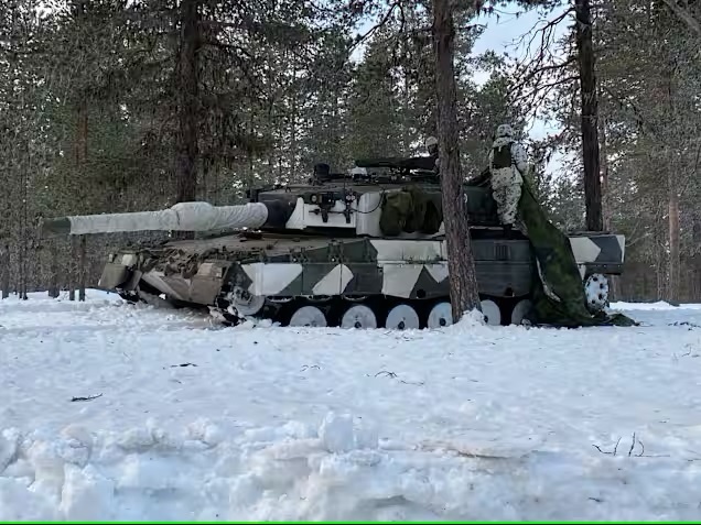 Эти танки прямо сейчас катаются в нескольких десятках километров от границы