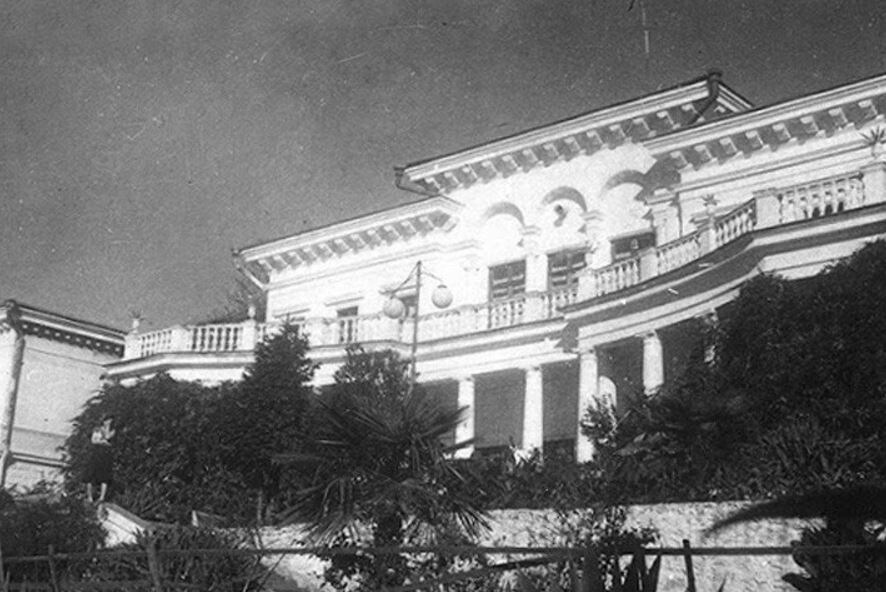 Главный корпус санатория "Маяк" в 1947 году.