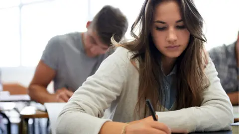 За это могут удалить с ЕГЭ и аннулировать результат