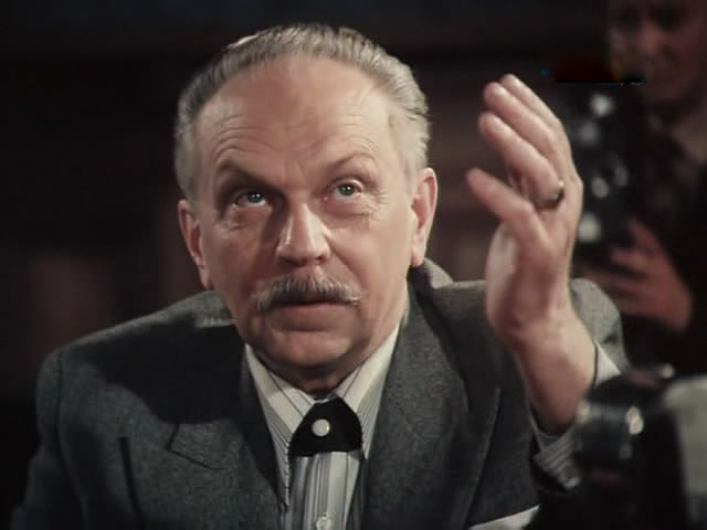 Эрнст Романов исполнил роль академика Посошкова. Кадр из фильма с сайта https://www.kino-teatr.ru/kino/movie/ros/482/foto/i12/354206/