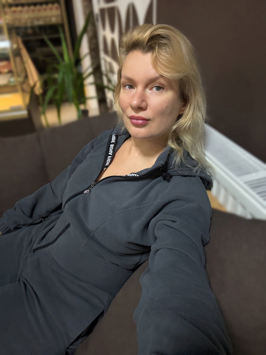 Мадама на диване! 😀