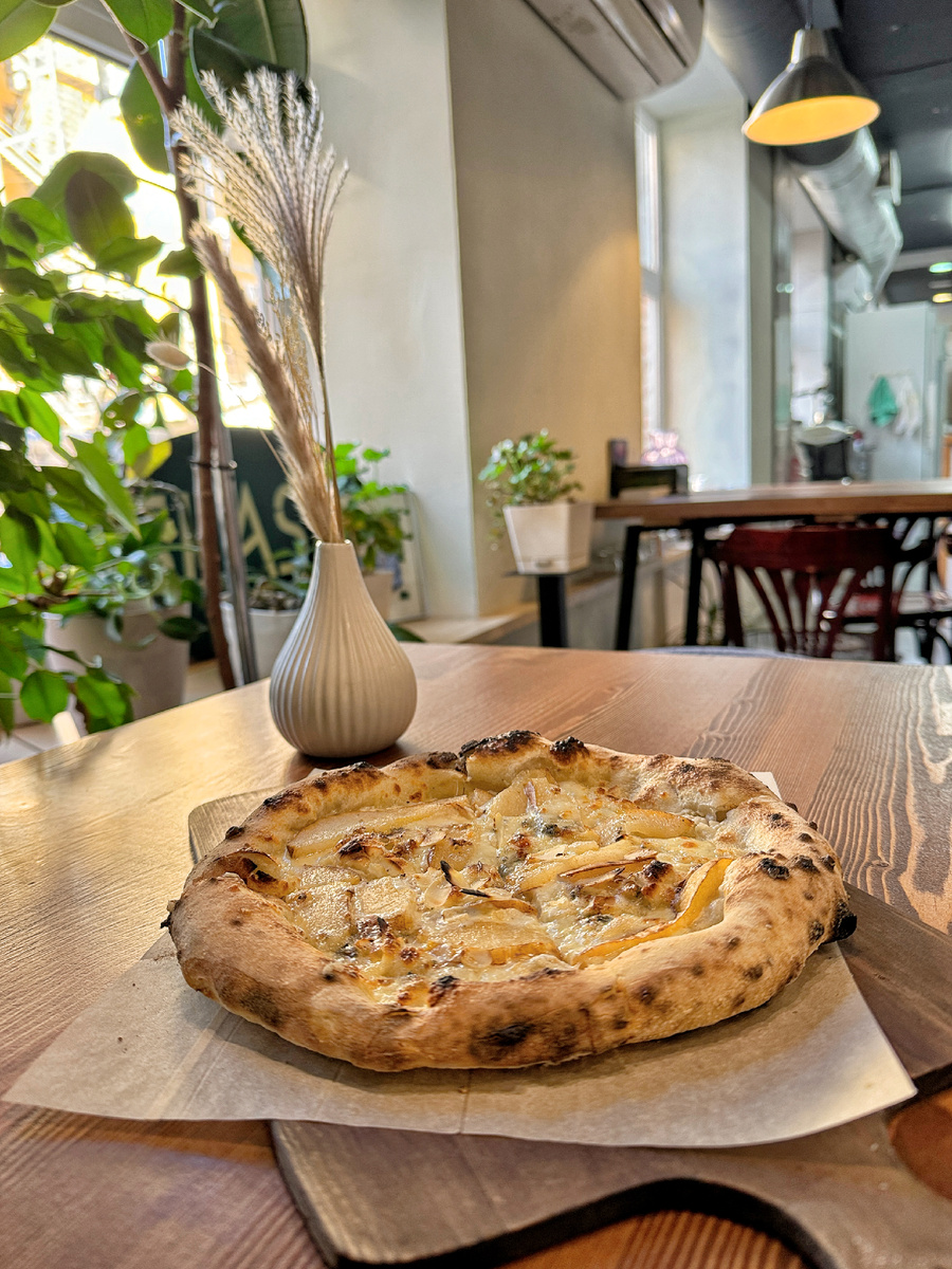 Готовлюсь к Италии заранее! Отличная пиццерия открылась напротив сквера Льва Толстого. Рекомендую! 