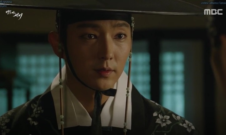 Ученый при всём вампирском великолении, а его ханбоки - это всегда шедервы. И... 