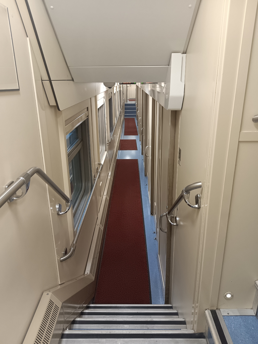 Поезд. Просто поезд.