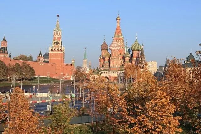Столица попрощалась с рекордно теплой осенью. Фото: Погода от шефа. Михаил Леус