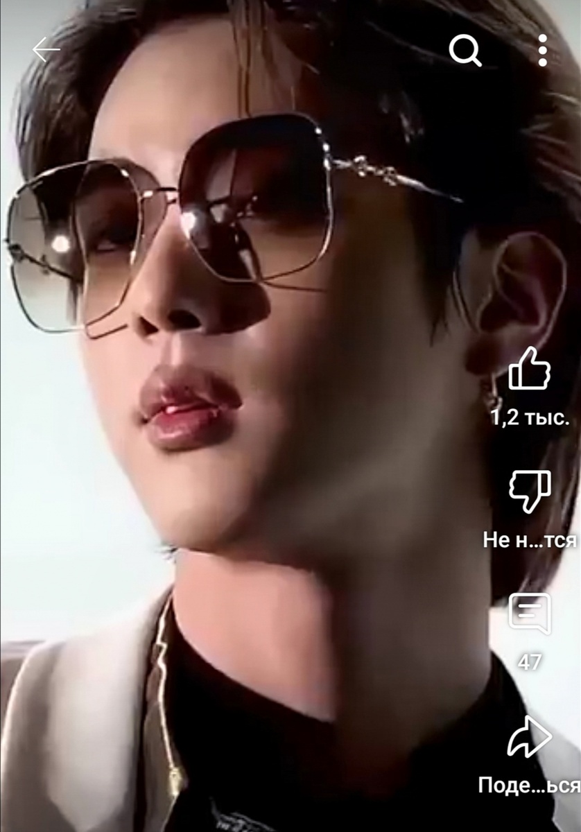 Джин каждый день делает зарядку! Соблюдает дня режим Джи...Н!!! 