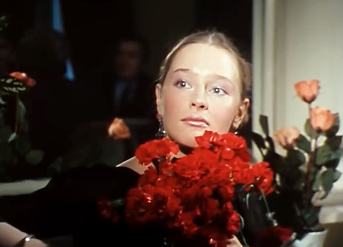 Кадр из кинофильма "Следствие ведут Знатоки: Мафия", 1989 г., режиссер Геннадий Павлов, сценаристы Александр Лавров, Ольга Лаврова, композитор Давид Тухманов (скриншот) 