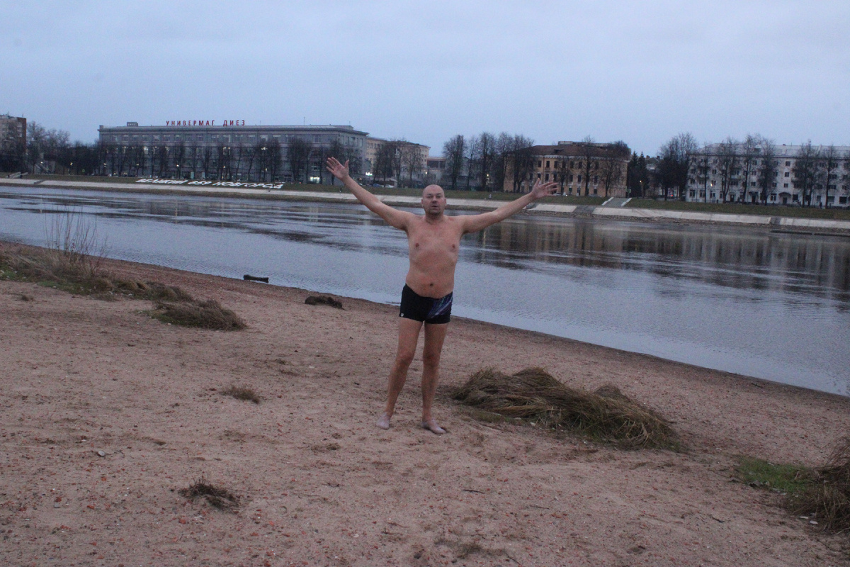 Одинокий Чайник на зимнем пляже