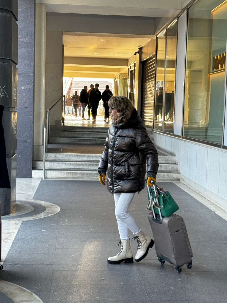 Вообще я уже говорила вам, что отличаю итальянок по волосам. Вот реально есть какая-то закономерность  