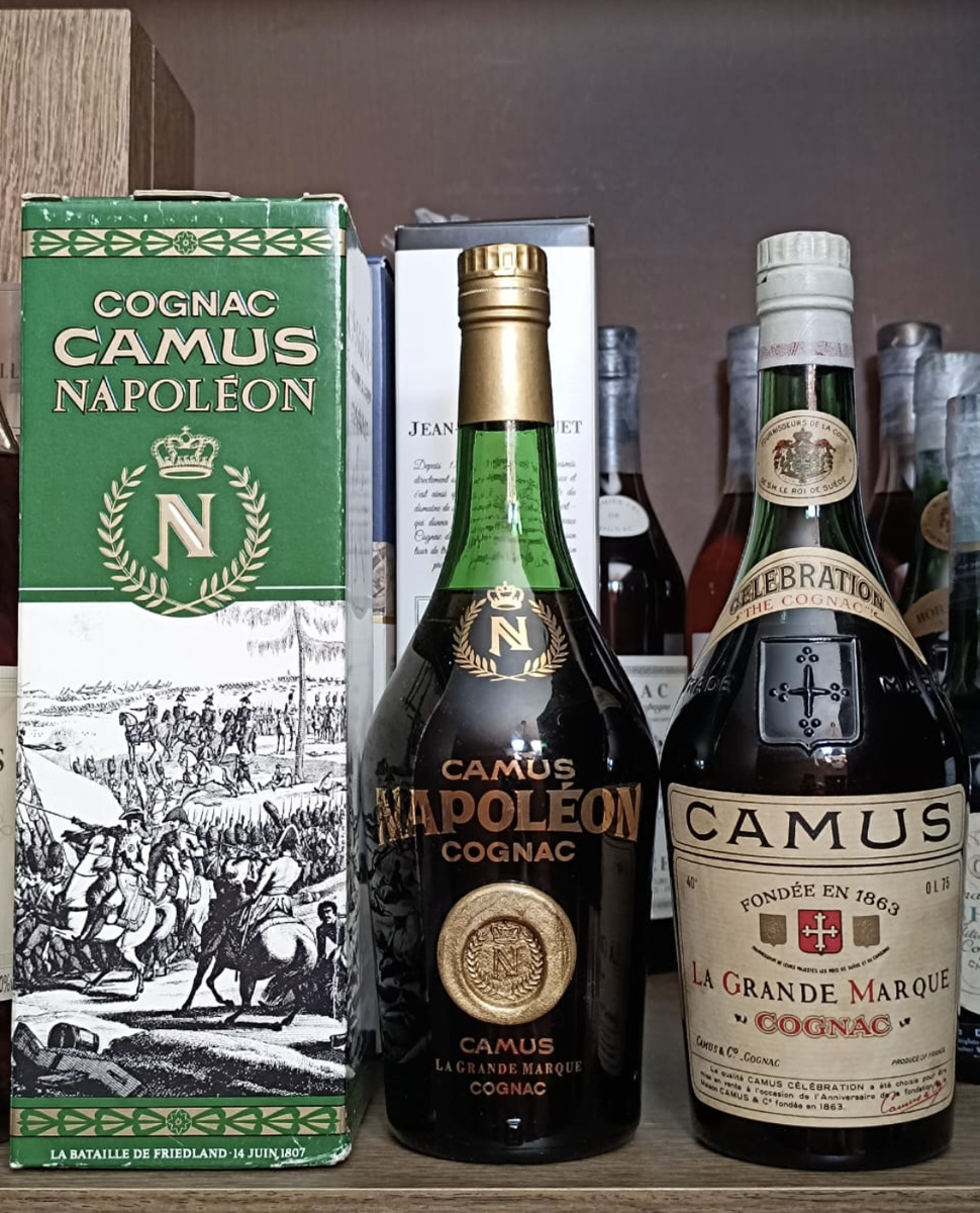 “Camus Napoleon La Grande Marque”. 