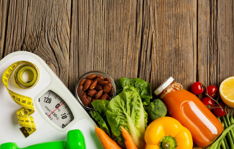 Мне постоянно хочется угадать, какой же будет следующий мини-тренд на еду, которая якобы помогает похудеть, улучшить здоровье, забустить иммунитет или, на худой конец, прочистить прямую кишку. 