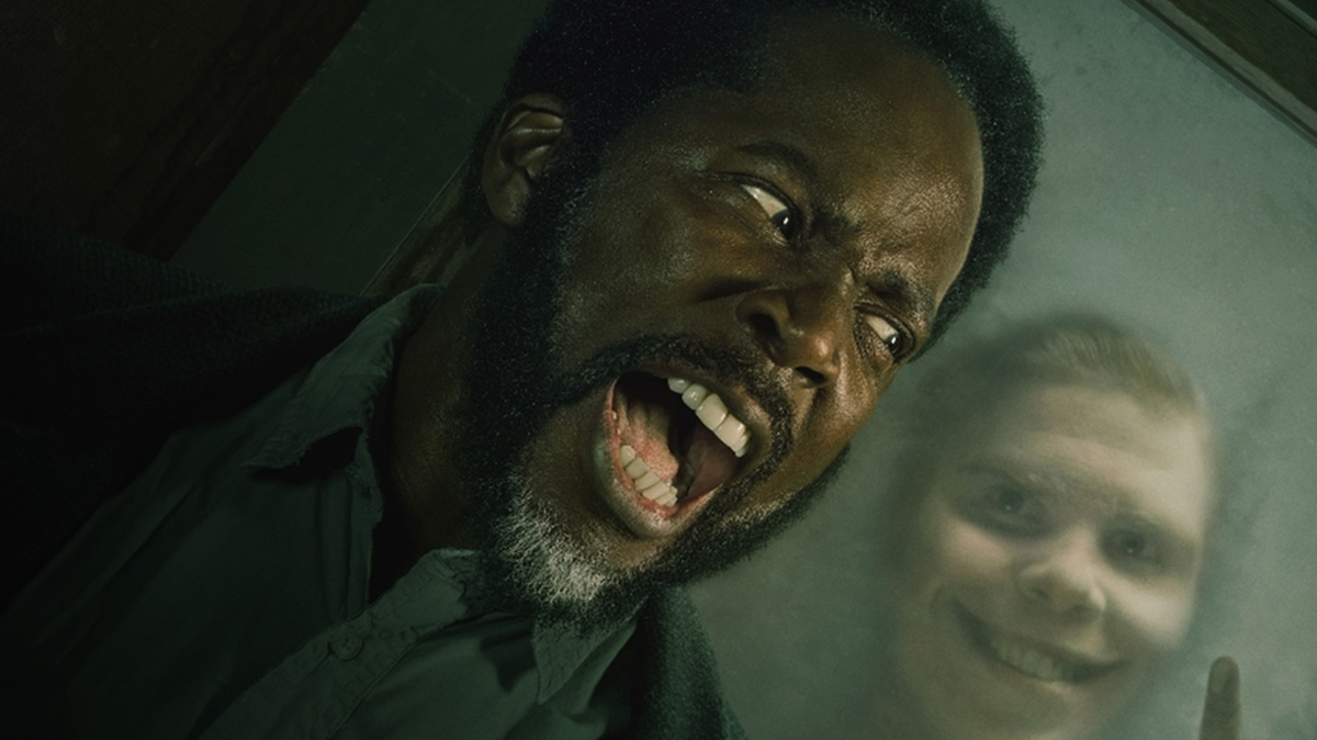 Кадр из сериала "Извне"