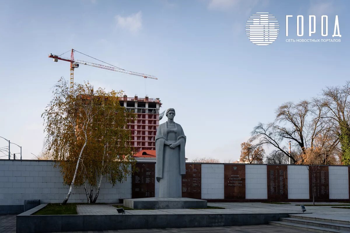 ТЦ построят за Родиной-матерью.
