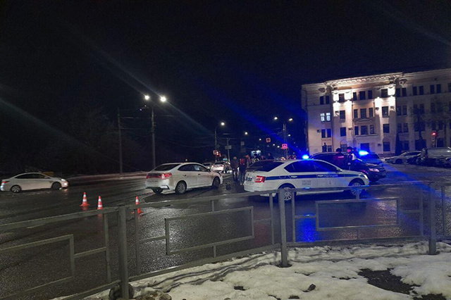 В Твери напротив здания УВД столкнулись четыре автомобиля. Пострадавших нет