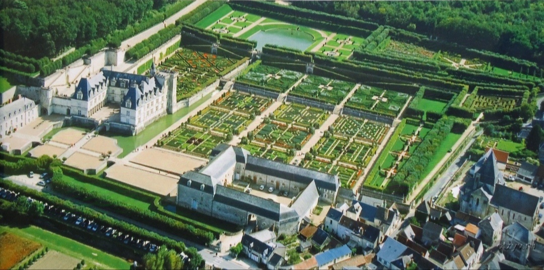 Напоминаю планировку садов ☺️ Девять больших квадратов внизу справа и есть тот самый декоративный огород