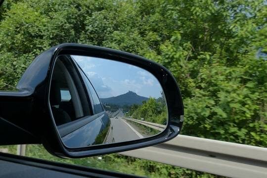    В Харькове сотрудник ТЦК выбил окно в машине и вытащил водителя