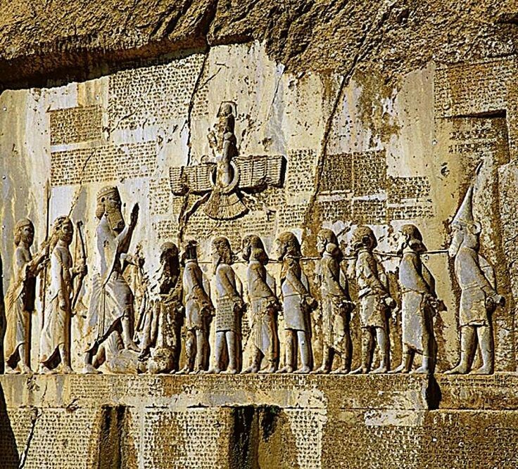 Бехистунский барельеф. Источник: Яндекс картинки