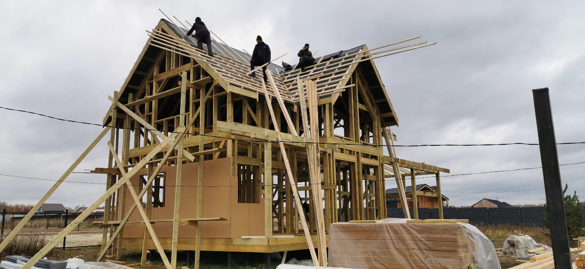 Ноябрь 2021 года - груда досок превращается в мой будущий дом