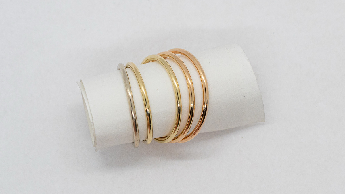 Недорогие тонкие кольцоа из золота 585 и 750 пробы. Готовые