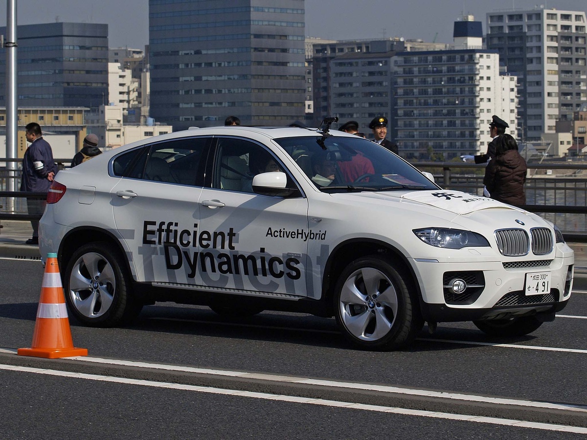 Гибридная версия BMW X6