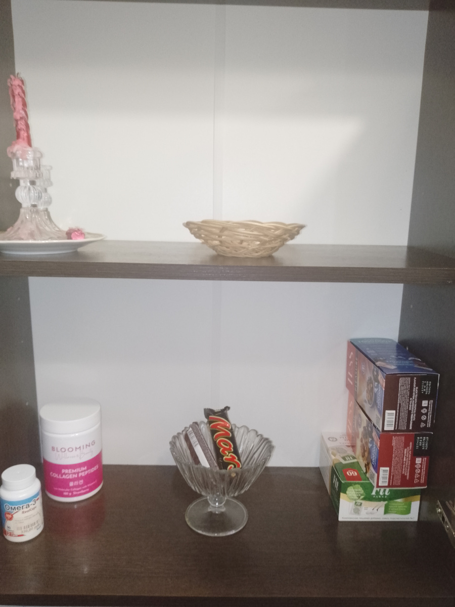 Свечи пока оставила. Как свечи до используются, подсвечники попробую продать. 