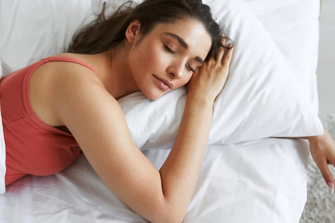     Почему женщинам нужно спать больше, чем мужчинам? Отвечает эксперт