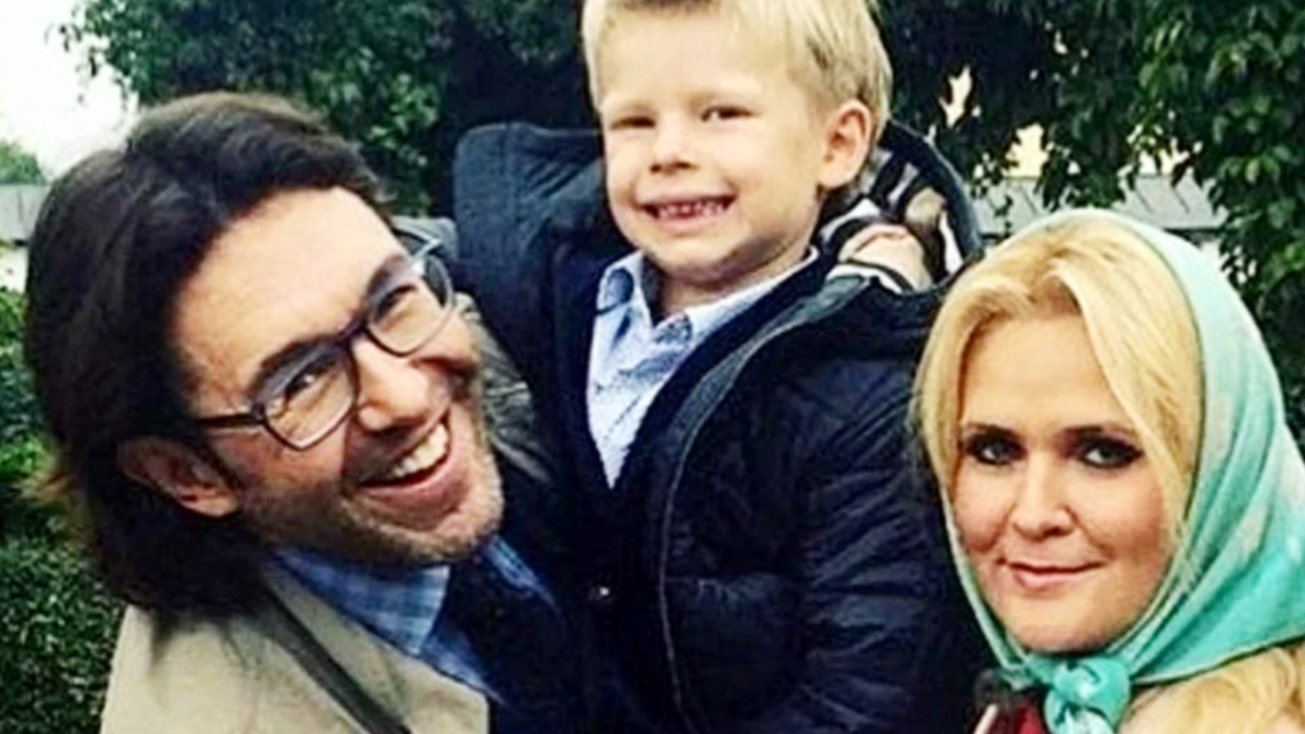 Телеведущий Андрей Малахов с сыном и женой