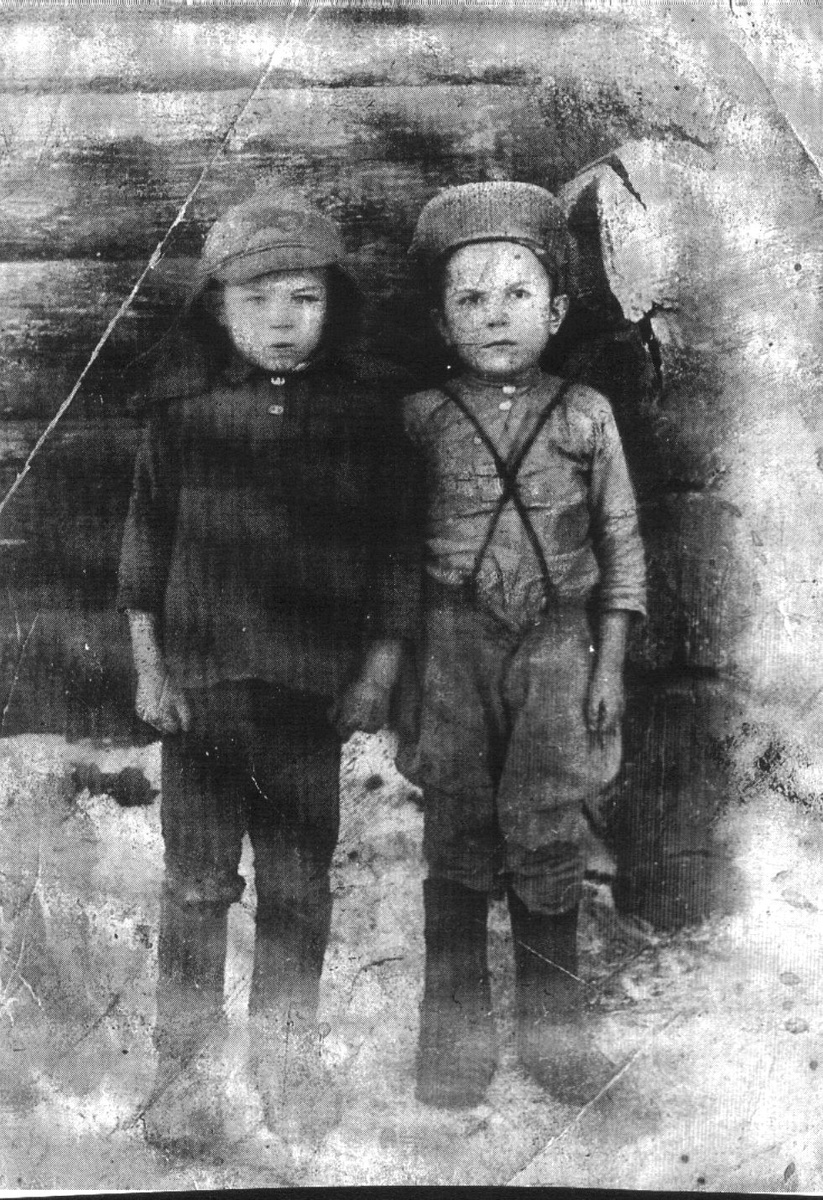 М.Гордеев с двоюродным братом 1938 год