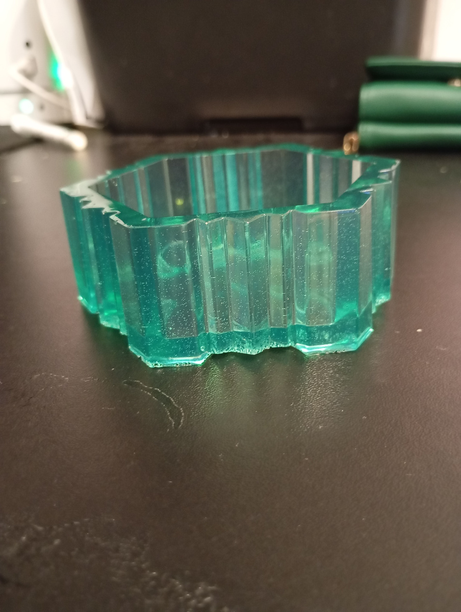 Шкатулочка под мелкие предметы под украшения)))