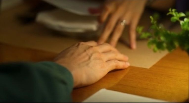 Кадр из дорамы "Саквояж". В кадре Гон Ю и Чон Юн Ха