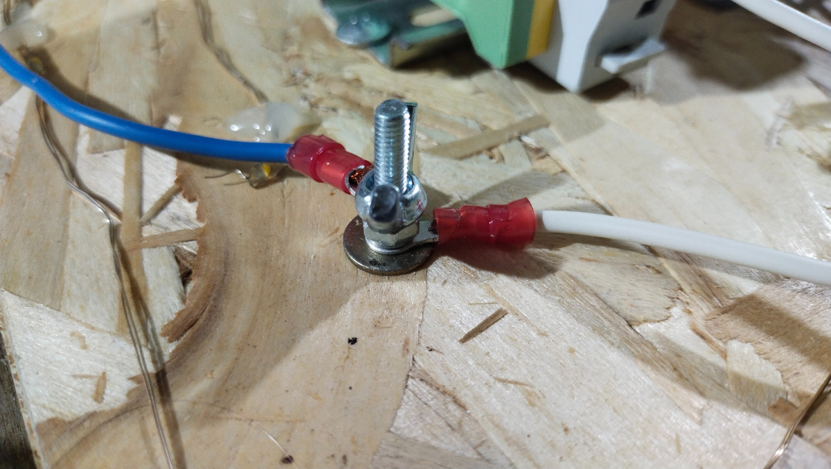 Точка соединения проводов