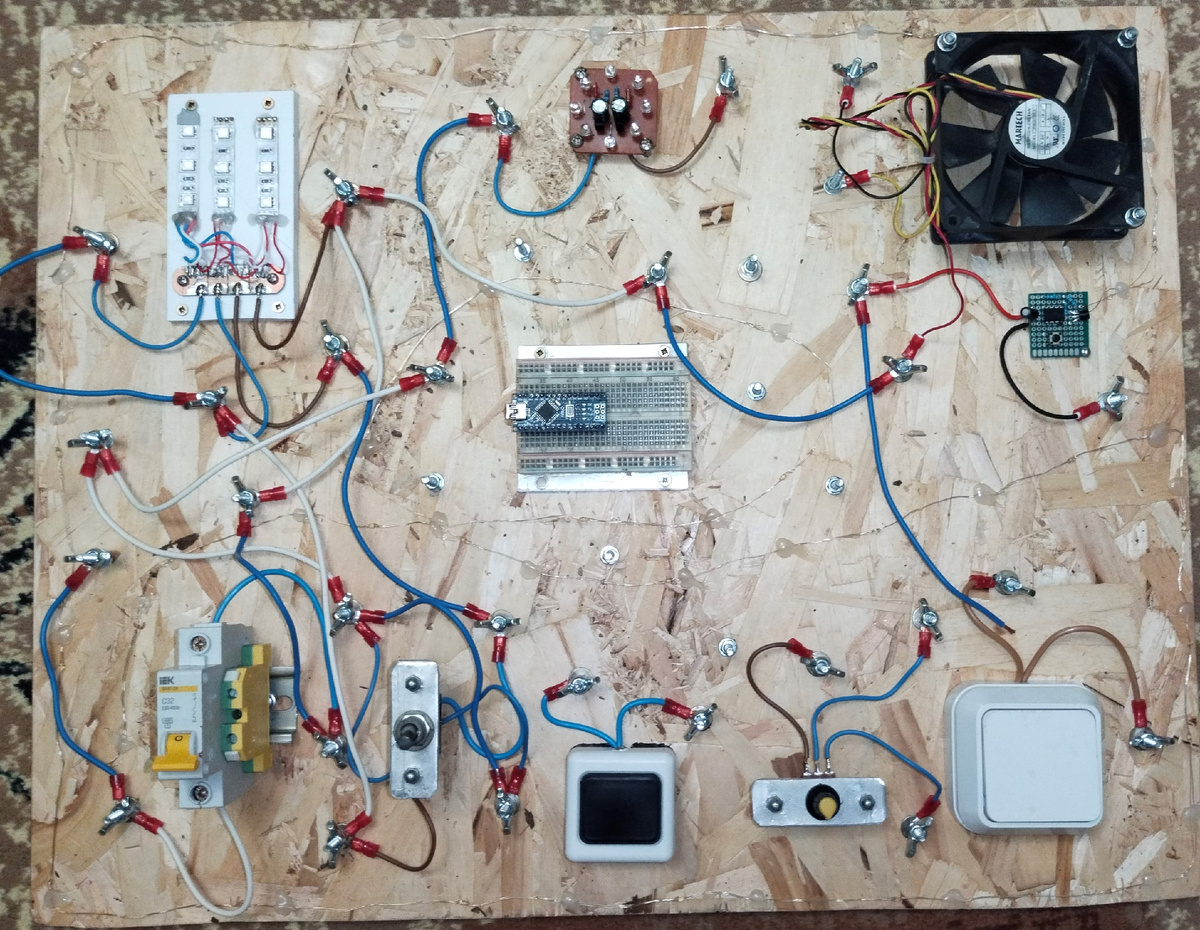 Общий вид бизиборда для электрика