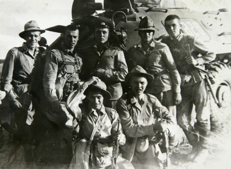 Пограничники на занятиях по тактике на полигоне Халкаяр (КСАПО)