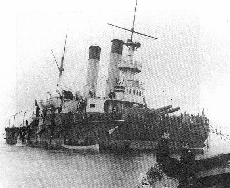 Броненосец "Генерал-адмирал Апраксин" у острова Гогланд, 1900 год.