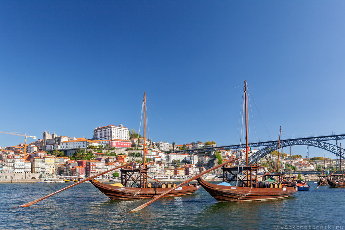 Мост через реку Дору в Португалии