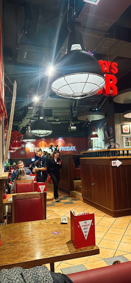 TGI Fridays на Курской: интерьер